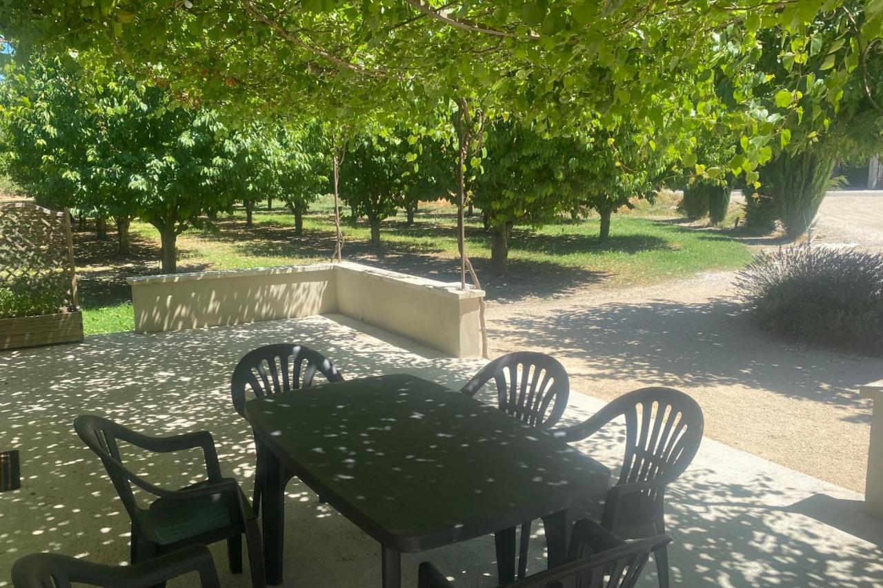 Le Ribbou Villa LʼIsle-sur-la-Sorgue Exteriör bild