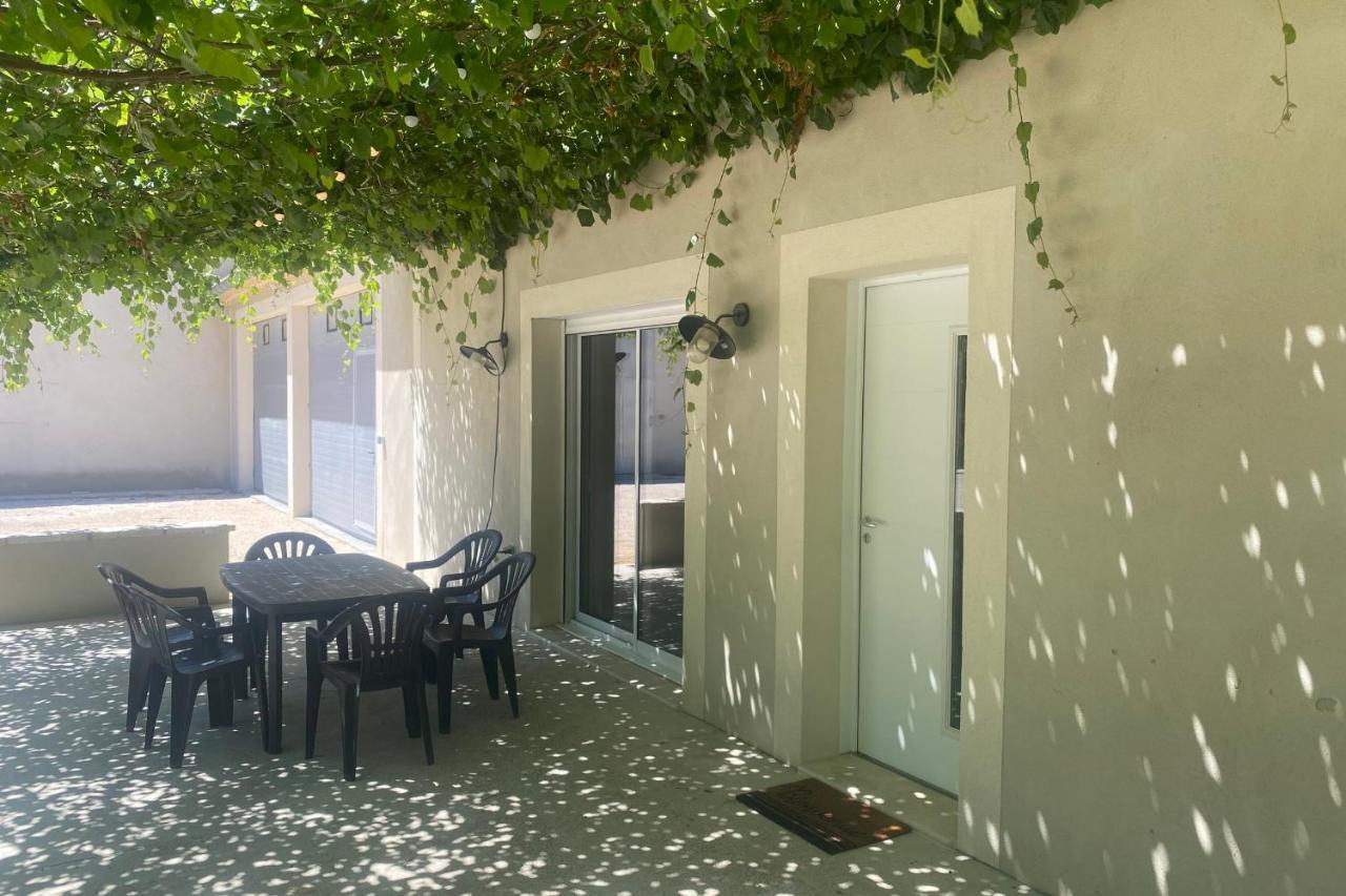 Le Ribbou Villa LʼIsle-sur-la-Sorgue Exteriör bild